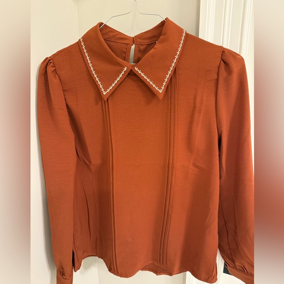 Chic Rust Blouse with White Detailing - Picture 2 of 7